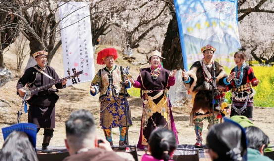 非遗雅乐诗茶会在嘎拉村桃林浪漫启幕