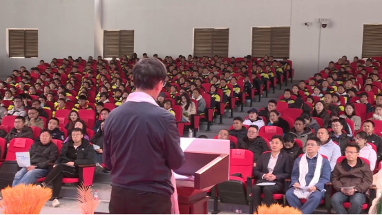 察隅县举办劳模宣讲会