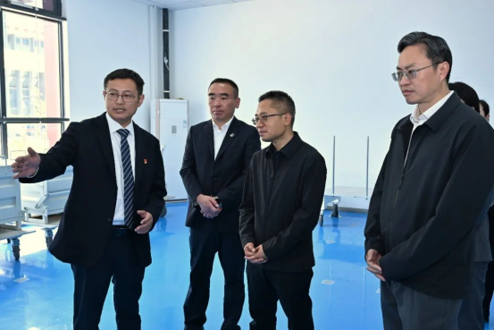尹李峰在林芝经开区调研