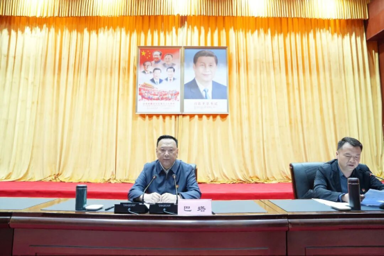 巴塔围绕树立和践行正确政绩观讲专题党课