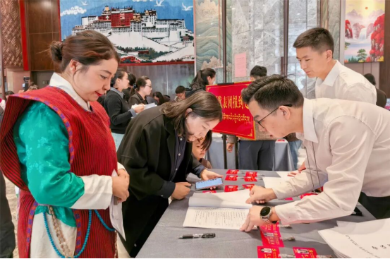 党代会即将开幕 党代表陆续报到