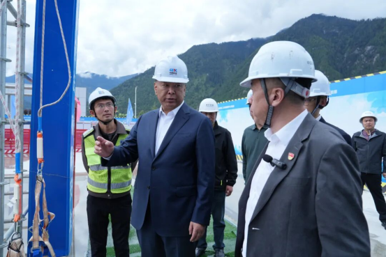 巴塔调研节日维护稳定和安全生产等工作